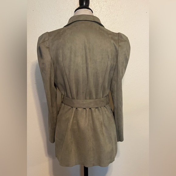 Women’s jacket - Picture 2 of 6